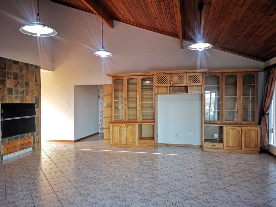 5 Bedroom Property for Sale in Menkenkop Western Cape